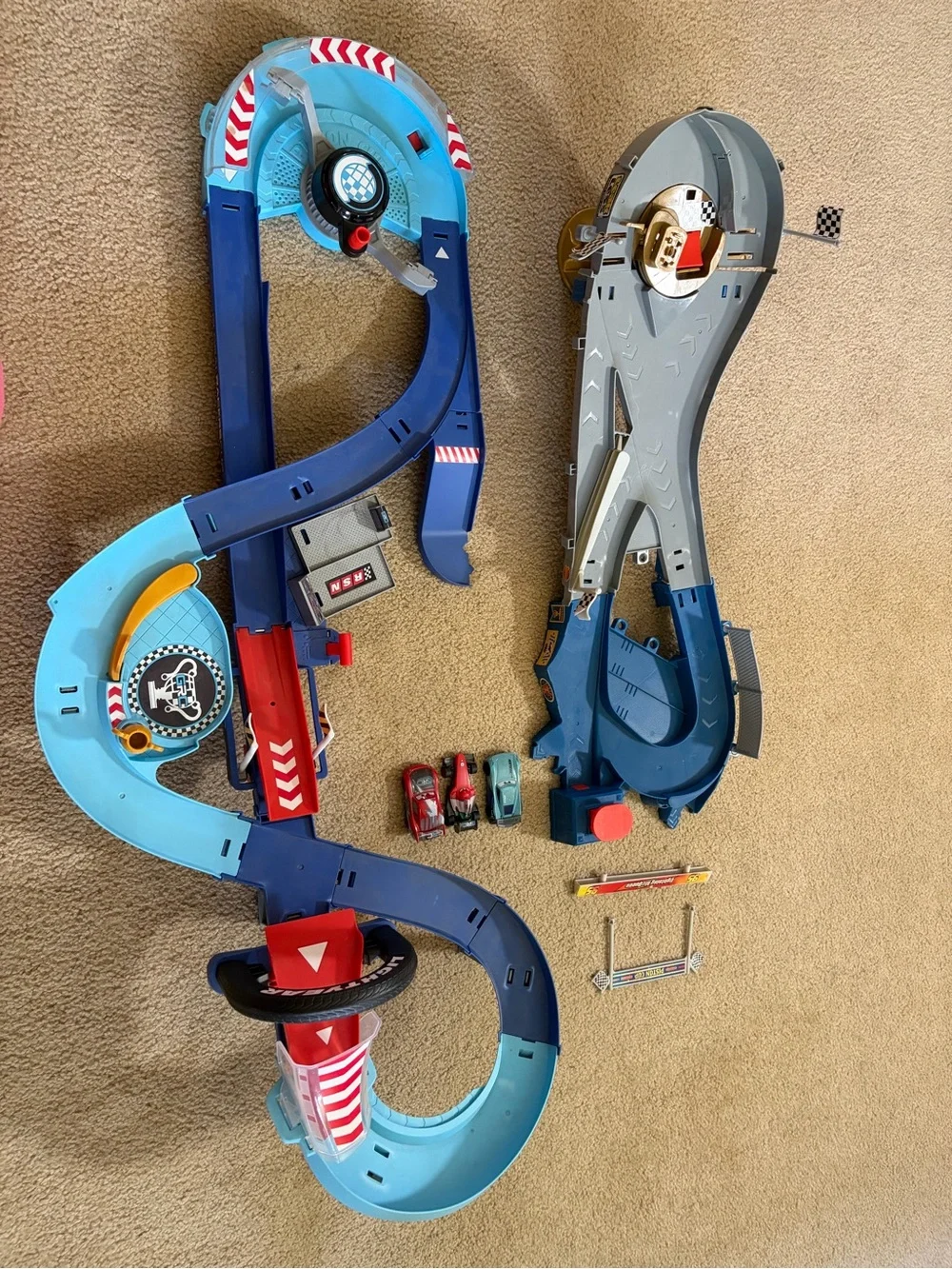 Disney Pixar Cars Piston Cup Speed Way & Global Racer Cup Jumping Raceway Tracks